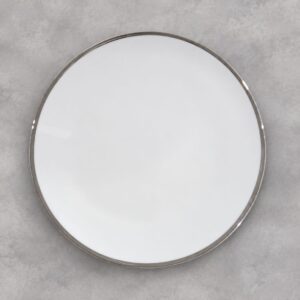 PLATO BASE PORCELANA BLANCO BORDE PLATEADO